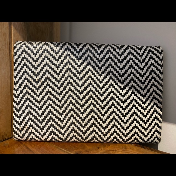 Forever 21 clutch with side chain strap - Picture 2 of 6